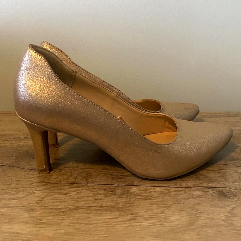Andrew Geller Gold Heels size 6.5